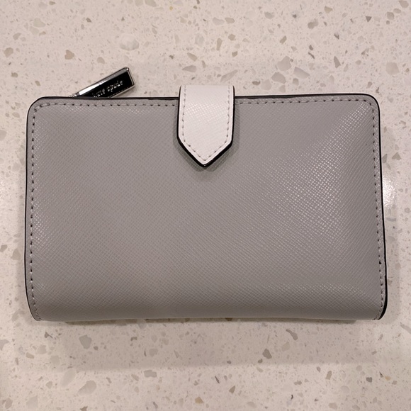 Kate Spade “Staci” Colorblock Saffiano Leather Wallet, color gray and white, NWT - Picture 2 of 5